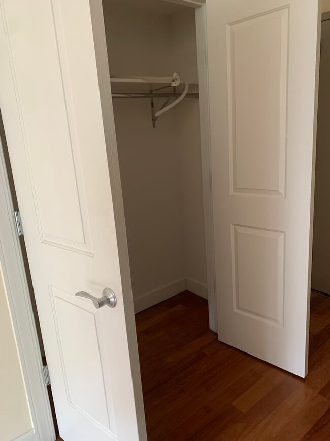 Building Photo - 8315 Kew Gardens Rd