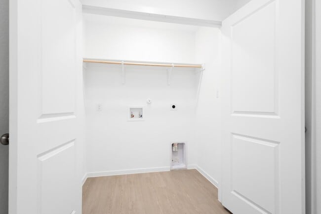 Building Photo - 972 Creek