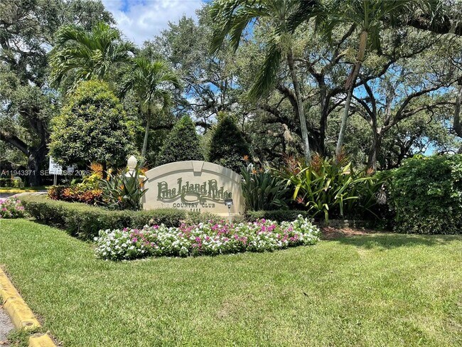 Building Photo - 1831 Sabal Palm Dr