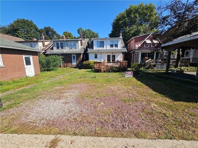 Building Photo - 1127 Highland St