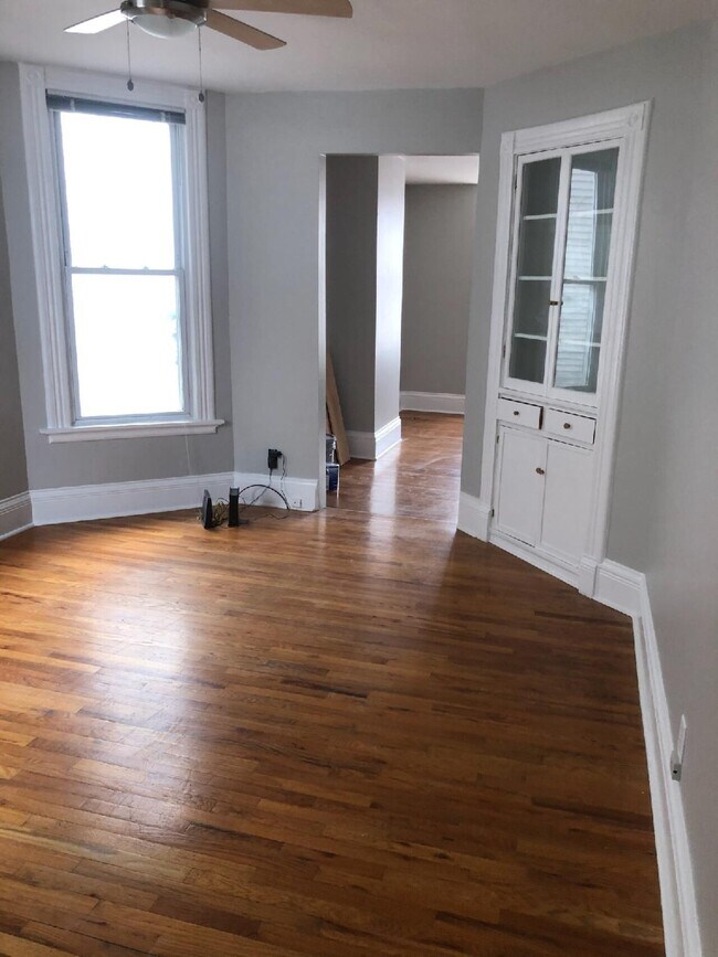 Building Photo - 1672 N Astor St