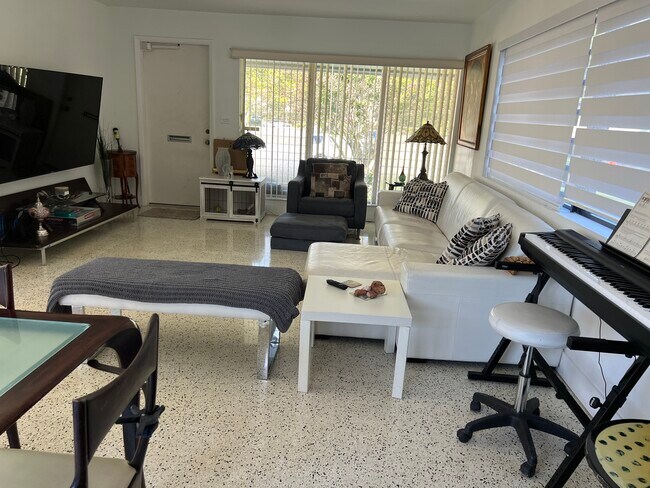 Building Photo - 425 NE 103rd St