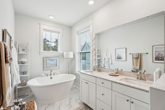 Building Photo - 2/4 Townhome in Midtown Located in Mt. Pleasant!