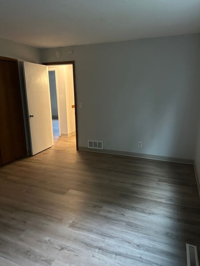 Building Photo - Newport Duplex