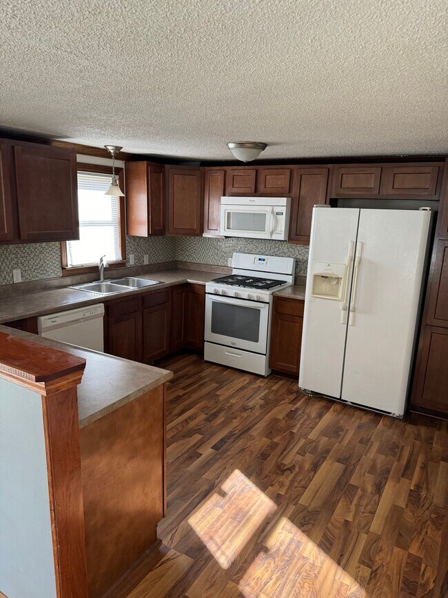 Kitchen with Stove & Refrigerator - 3900 W 11th St