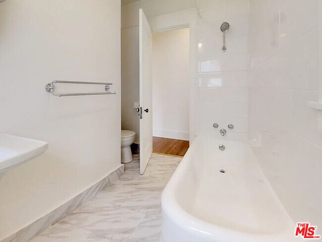 Building Photo - 1260 Flores St