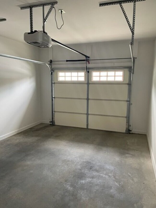 Building Photo - GORGEOUS TOWNHOME
