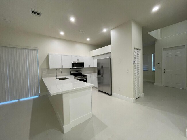 Building Photo - 1806 NW 98th Ave