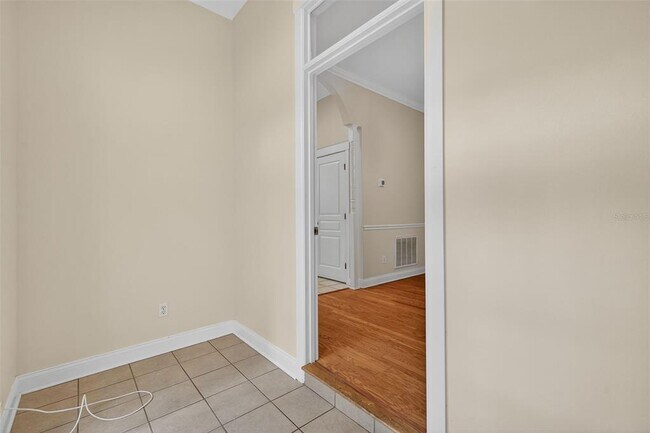 Building Photo - 6827 S Trask St