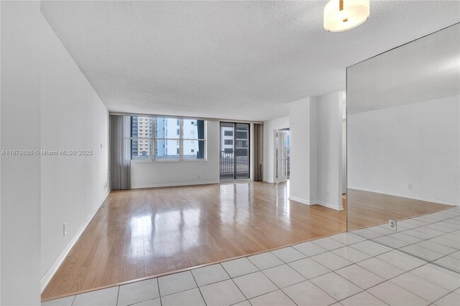 Building Photo - 2201 S Ocean Dr