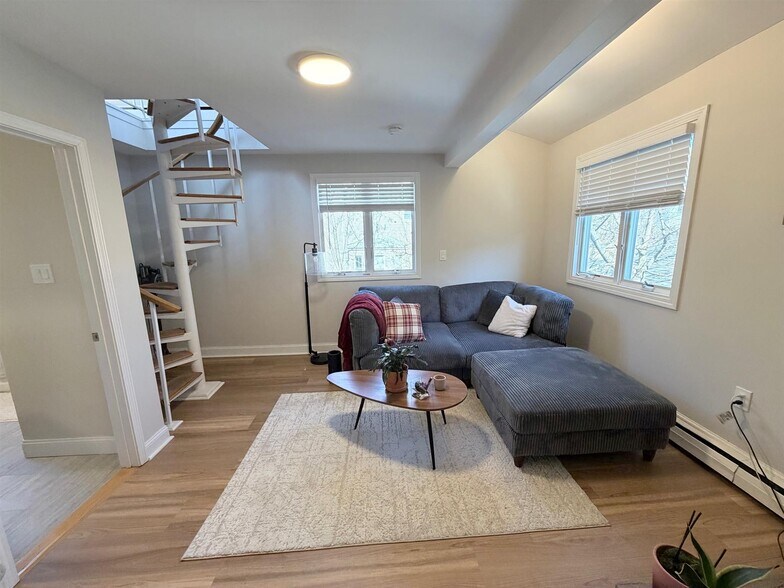 Building Photo - 72 College Ave