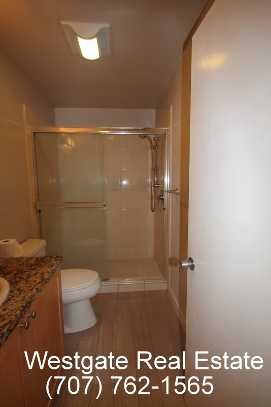 Building Photo - Lovely 1 Bedroom/1 Bathroom West Petaluma Condo Available Now