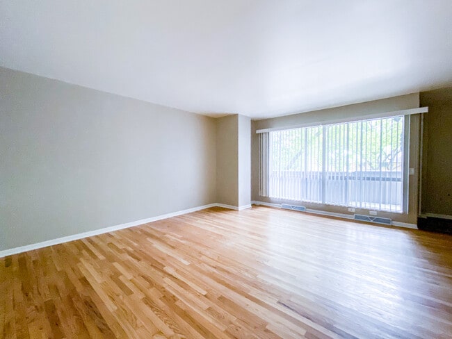 Building Photo - 1107 Catalpa Cir