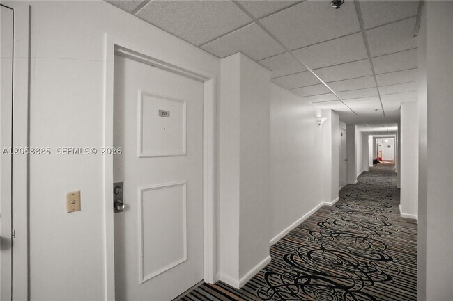 Building Photo - 3200 Port Royale Dr N