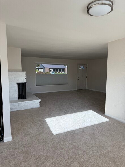 Building Photo - 1514 E Broadway