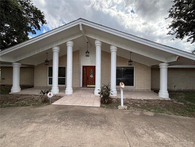 Primary Photo - 15 Harvey Dr W