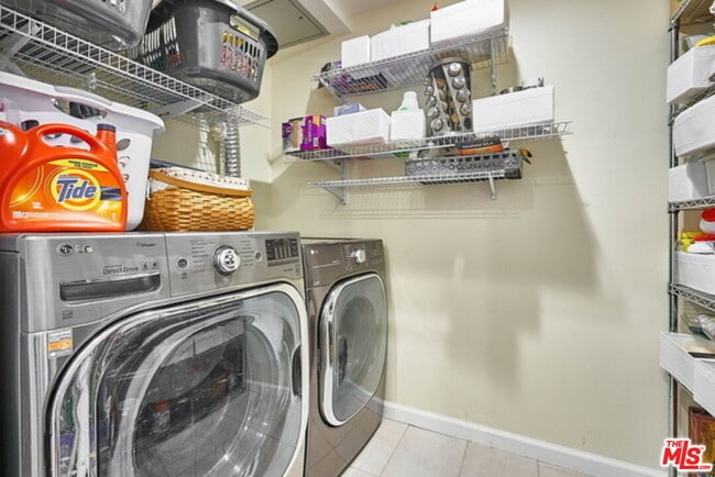 Building Photo - 155 S Oxford Ave