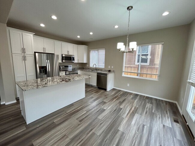 Building Photo - Beautiful Stetson Hills 3 Bedroom