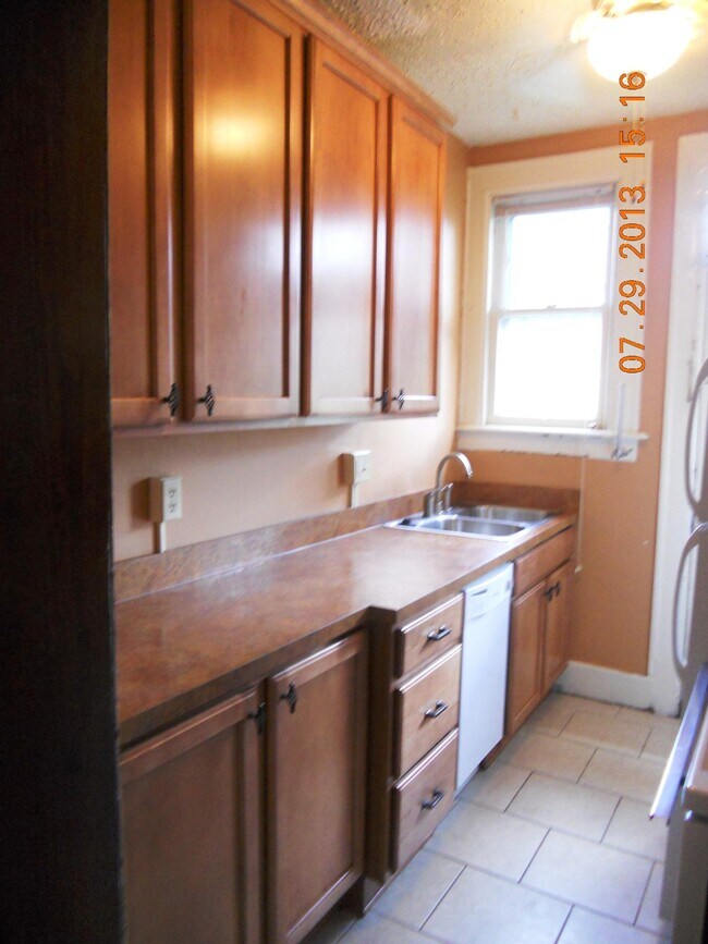 Building Photo - 2346 East Ave