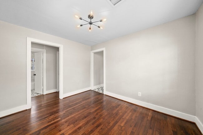 Building Photo - 5519 Chapman St