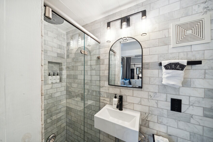 Building Photo - 33 Cannon St