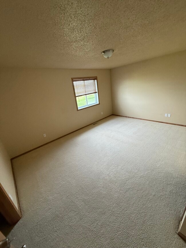 Building Photo - 6020 Bennett Ct S