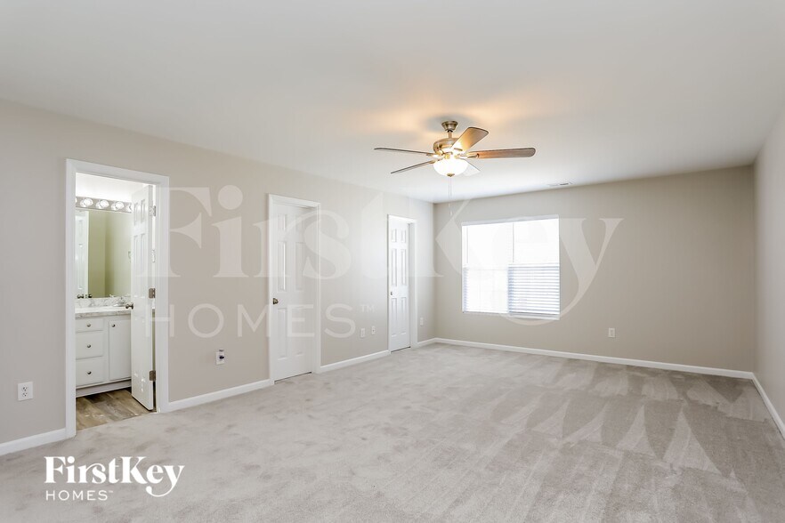 Building Photo - 708 Marjam Ln