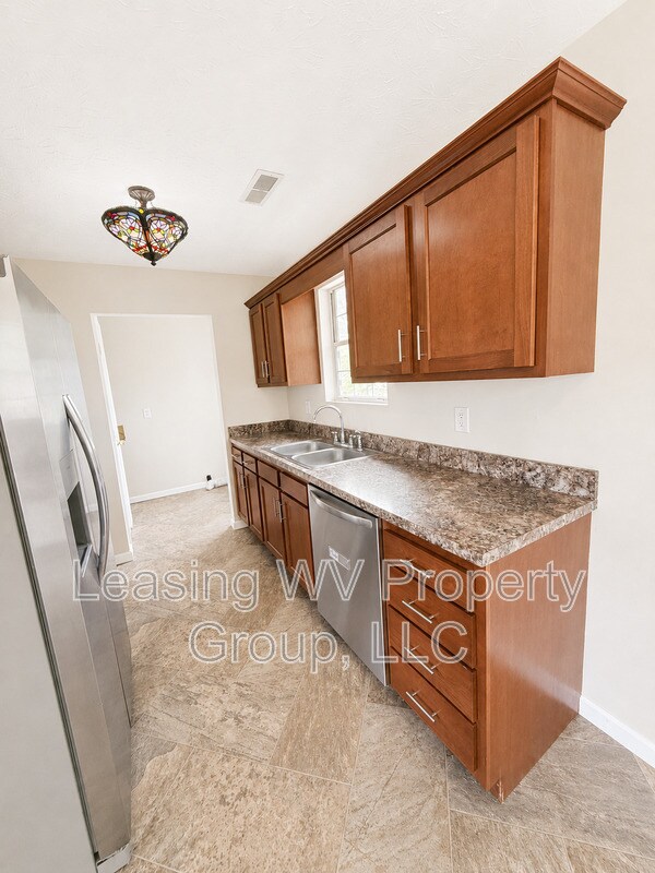 Building Photo - 304 1st St