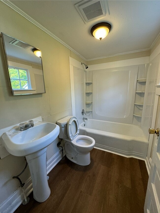 Building Photo - 323 Hasty St