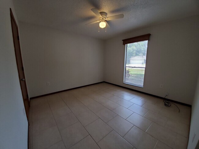 Building Photo - Spacious 3 bedroom/2bath/2 car garage in Lake Sarasota - Coming February