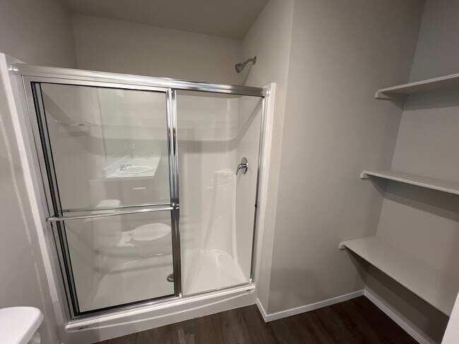 Building Photo - *Pre-leasing* Three Bedroom | Two Bath Home in Red Plains