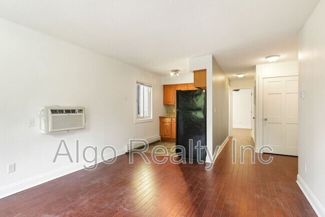 Building Photo - 729 E 16th St