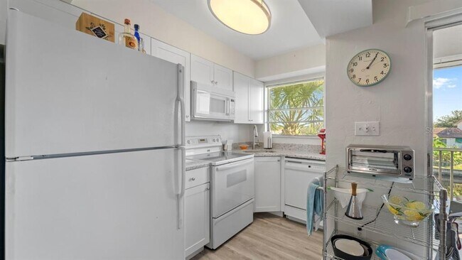 Building Photo - 3905 Del Prado Blvd S