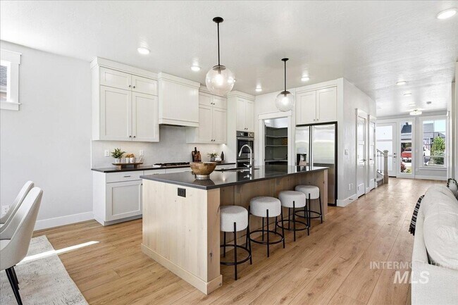 Building Photo - 2374 S Pelion Way
