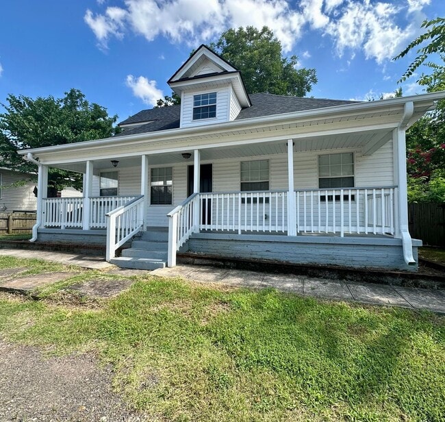Primary Photo - Welcome to this stunning 4-bedroom, 2-bath...