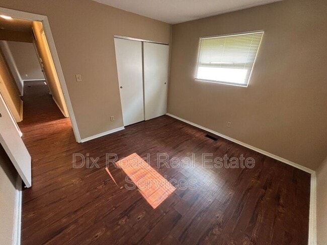 Building Photo - 813 Leora St