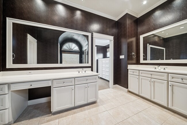 Building Photo - 2024 Vermont St