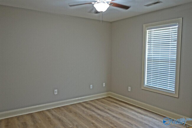 Building Photo - 16992 Woodhaven Dr