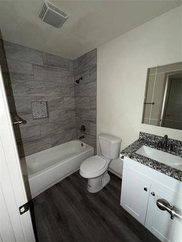 Building Photo - 305 Lois St