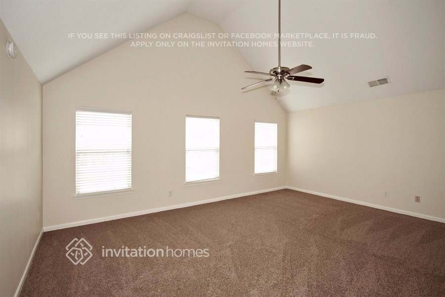 Building Photo - 5904 Bluegrass View