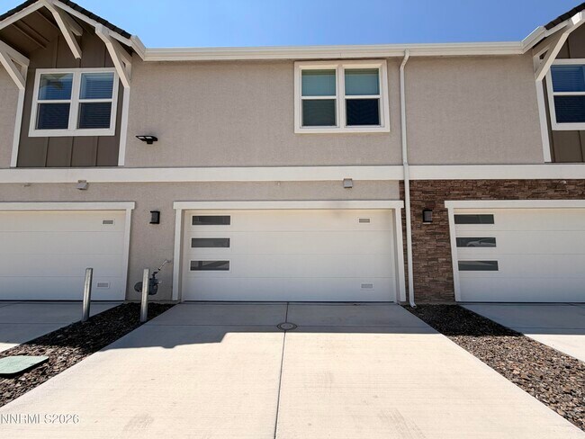 Building Photo - 18659 Village Center Dr