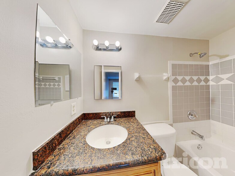Building Photo - 2814 Cedaridge Dr