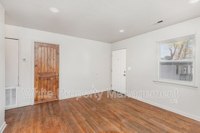 Building Photo - 2317 Julia Ave