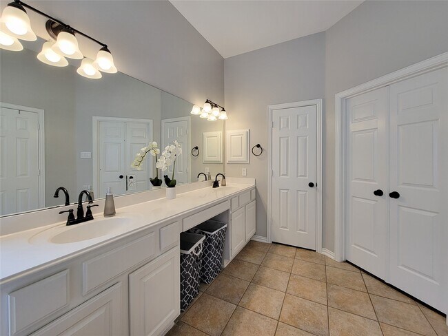 Building Photo - 78 N Bluff Creek Cir