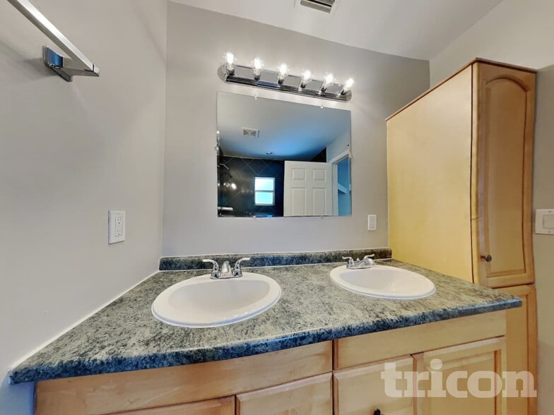 Building Photo - 6423 4th Ave NE