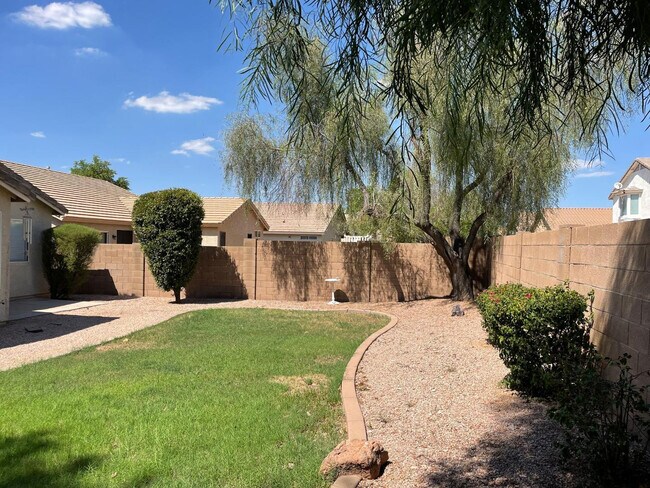 Building Photo - 6831 S 33rd Dr