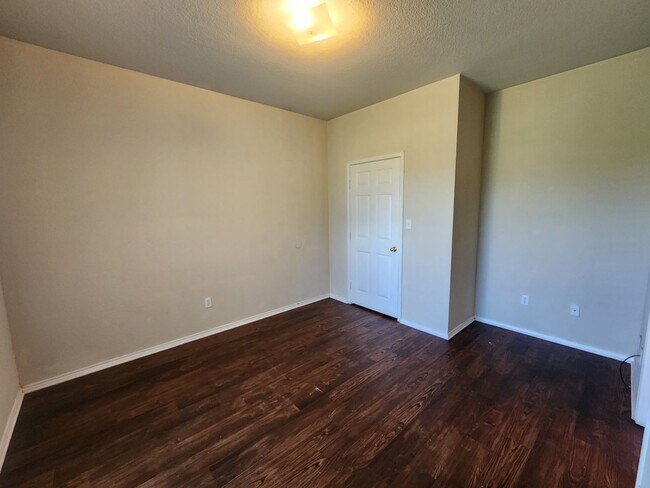 Building Photo - Charming 3 bedroom duplex in Weatherford