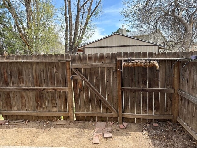 Building Photo - La Jolla 2BD Two-Story Townhome convenient...