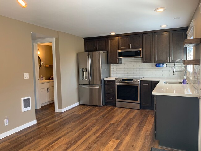 Building Photo - Gorgeously remodeled 2 bed 2.5 bath duplex...