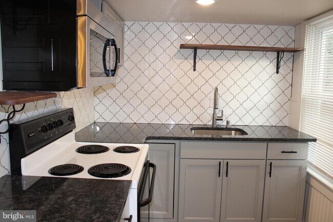 Building Photo - 1318 Kinderhook Rd